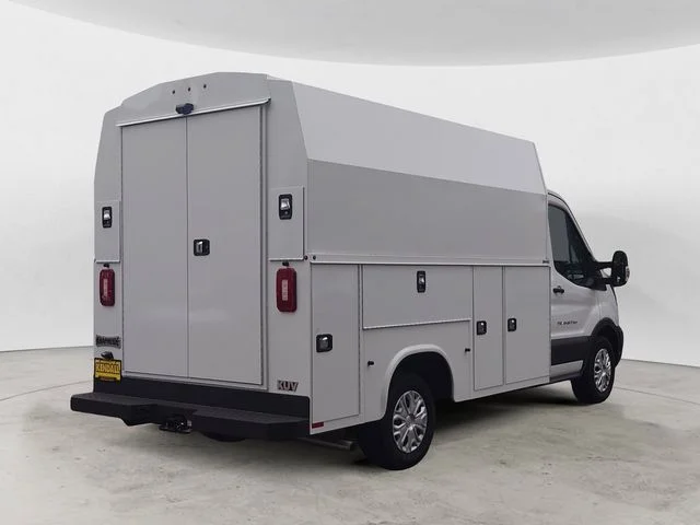 New 2024 Oxford White Ford Base image 5