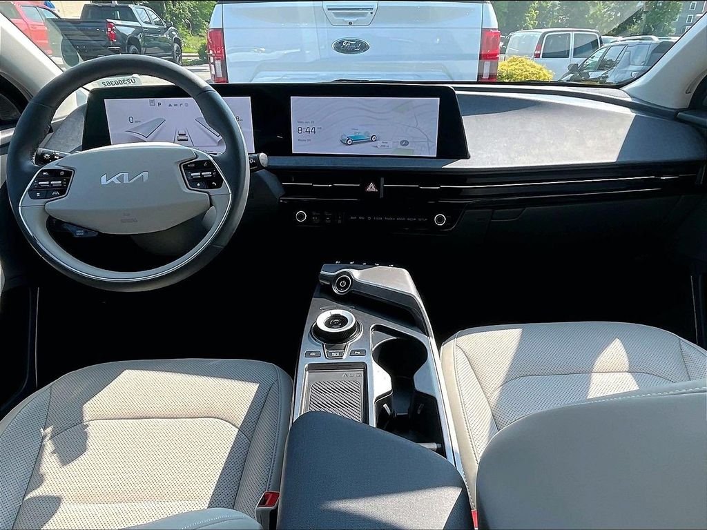 Used 2022 Black Kia Wind image 21