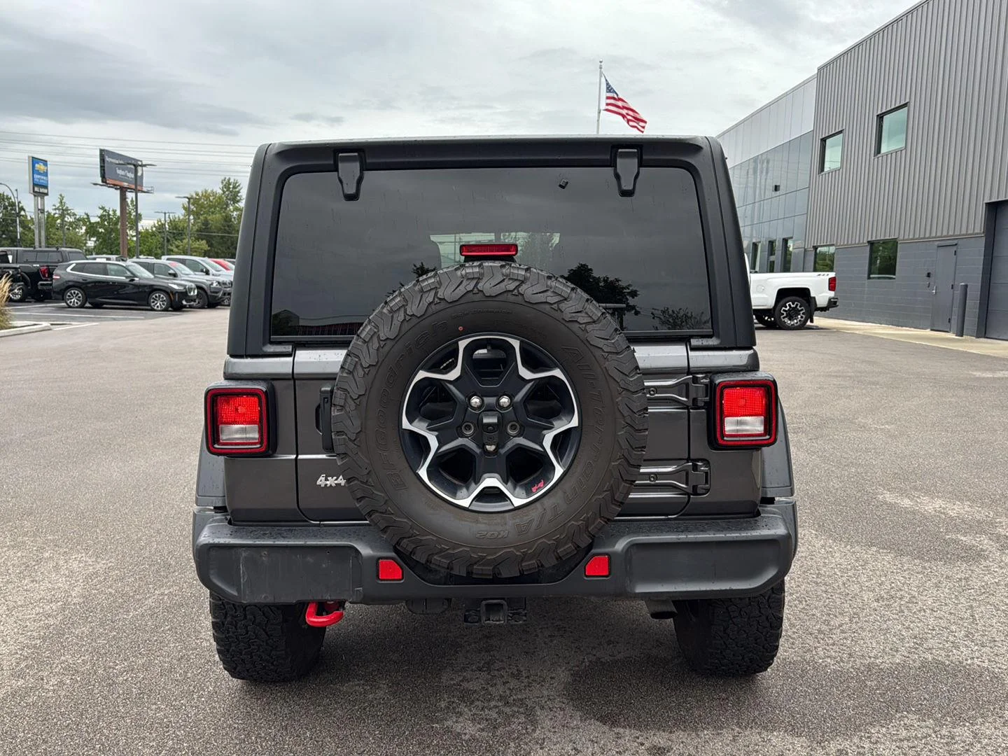 Used 2023 Granite Crystal Metallic Clearcoat Jeep Rubicon image 4