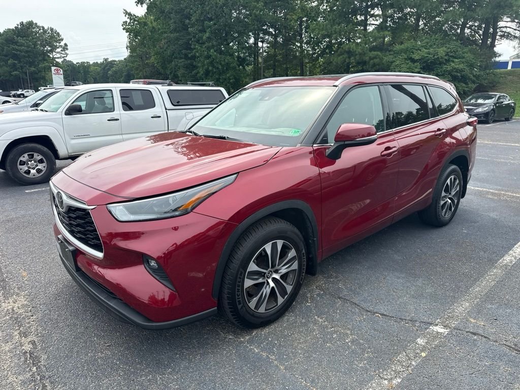 Used 2022 Red Toyota XLE image 7