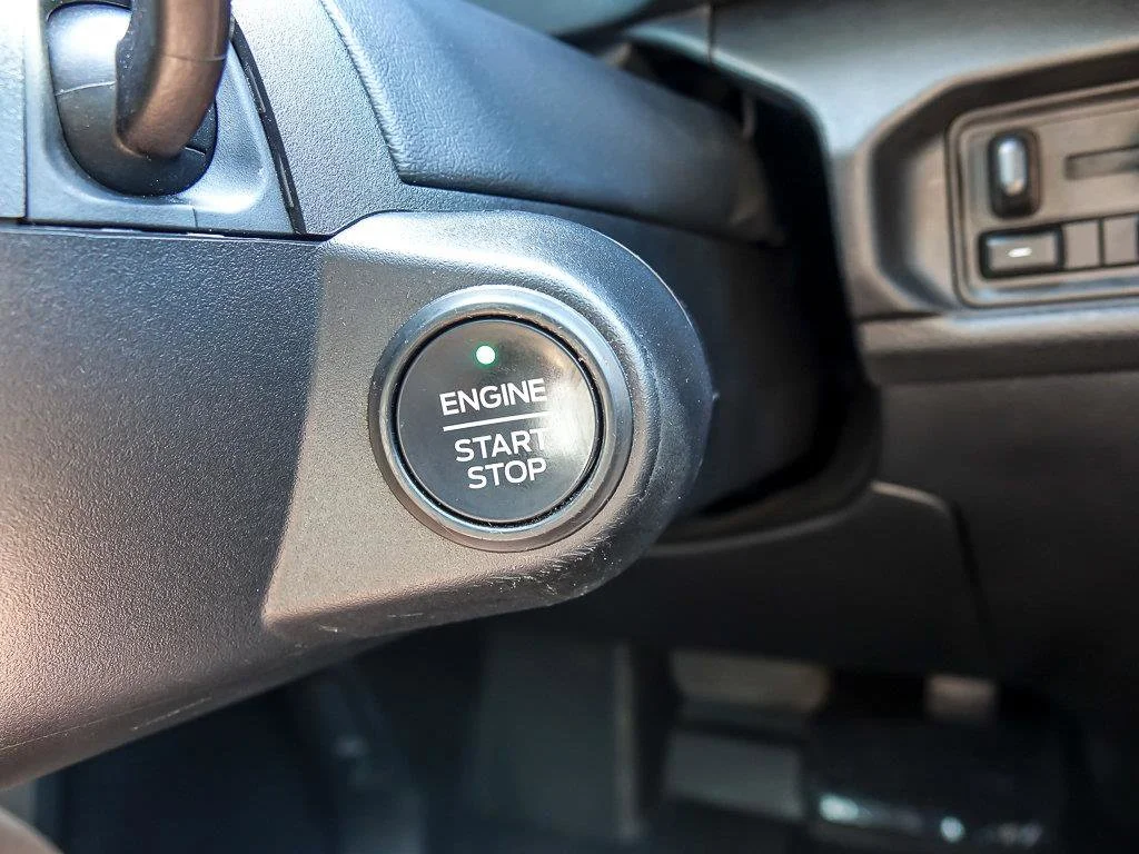 Used 2024 Blue Metallic Ford LARIAT image 18