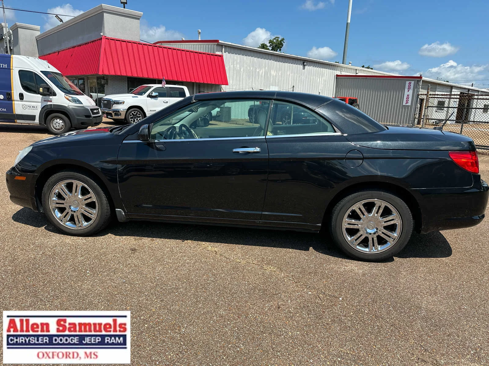 Used 2009 Brilliant Black Pearl Chrysler Limited image 6