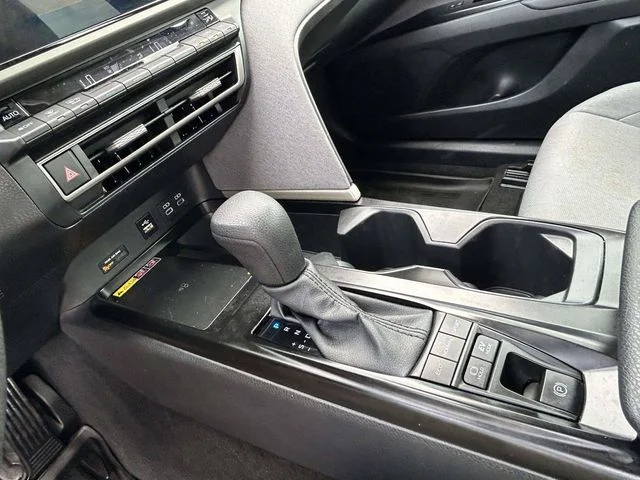 Used 2025  Toyota LE image 21