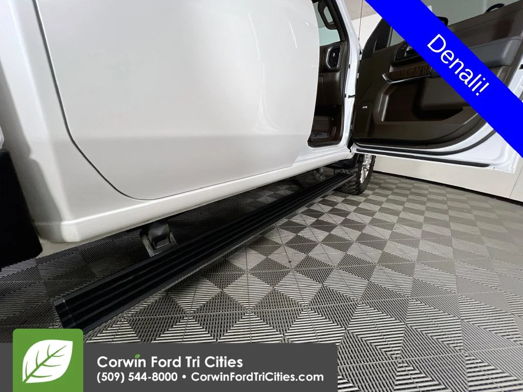 Used 2022 White Frost Tri-Coat GMC Denali image 33