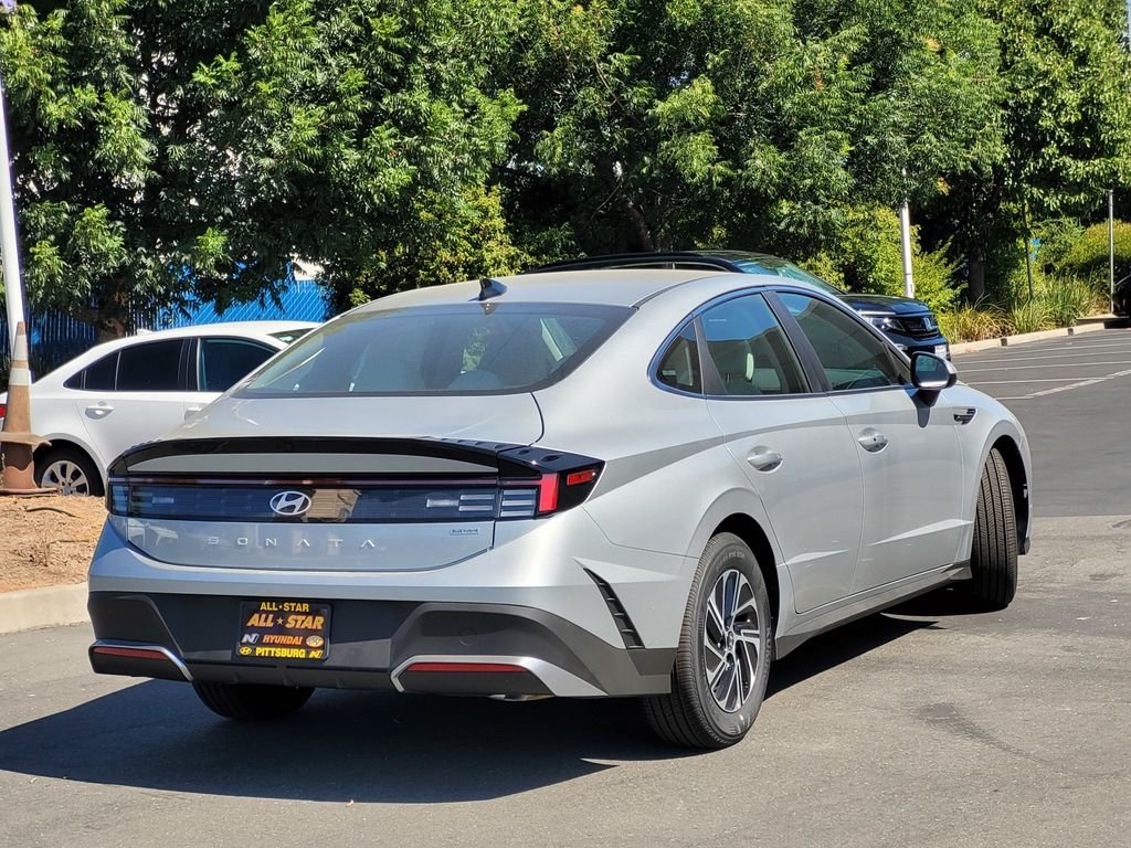 New 2026 Silver Hyundai Blue image 3