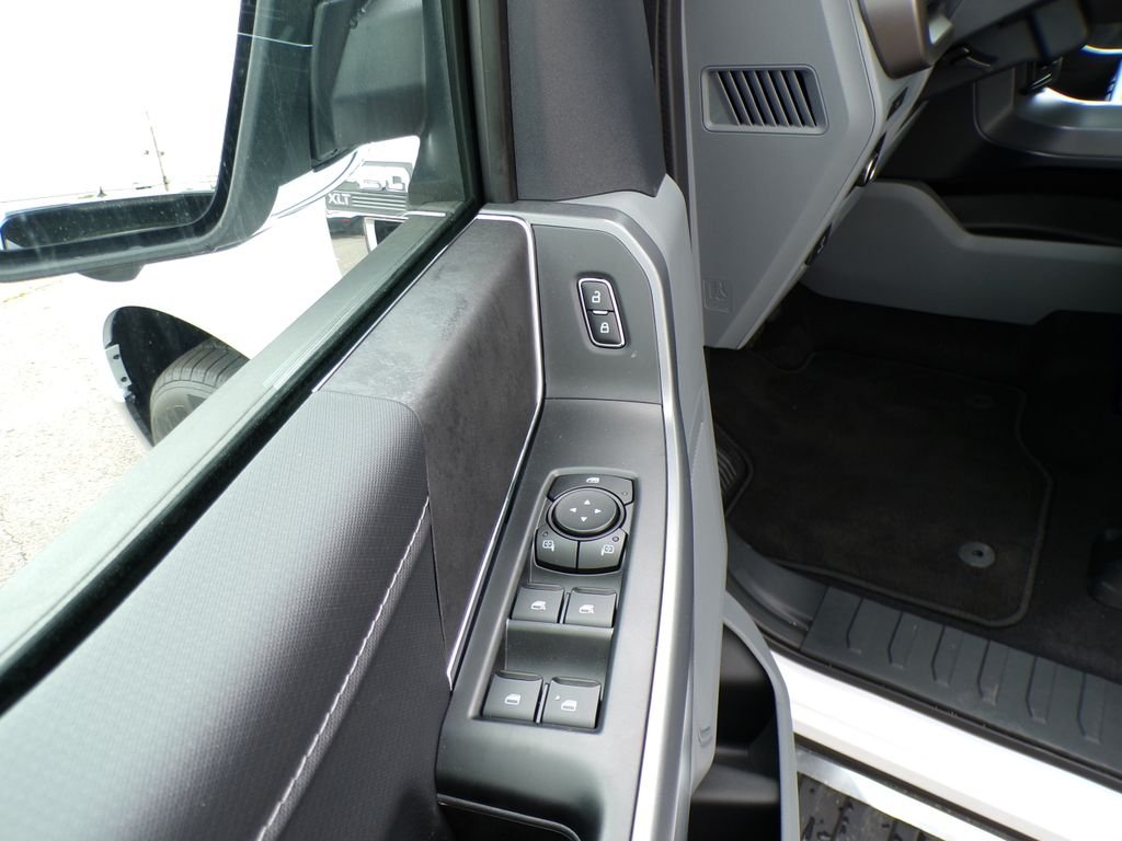 New 2026 Oxford White Ford XLT image 10