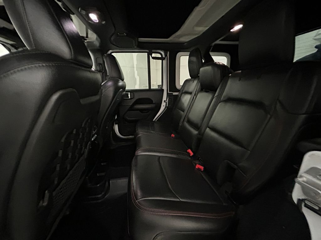 Used 2018 White Jeep Unlimited Rubicon image 19