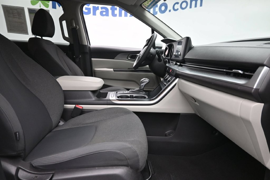 Used 2024 White Kia LX image 9