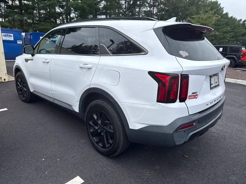 Used 2021 White Kia S image 6