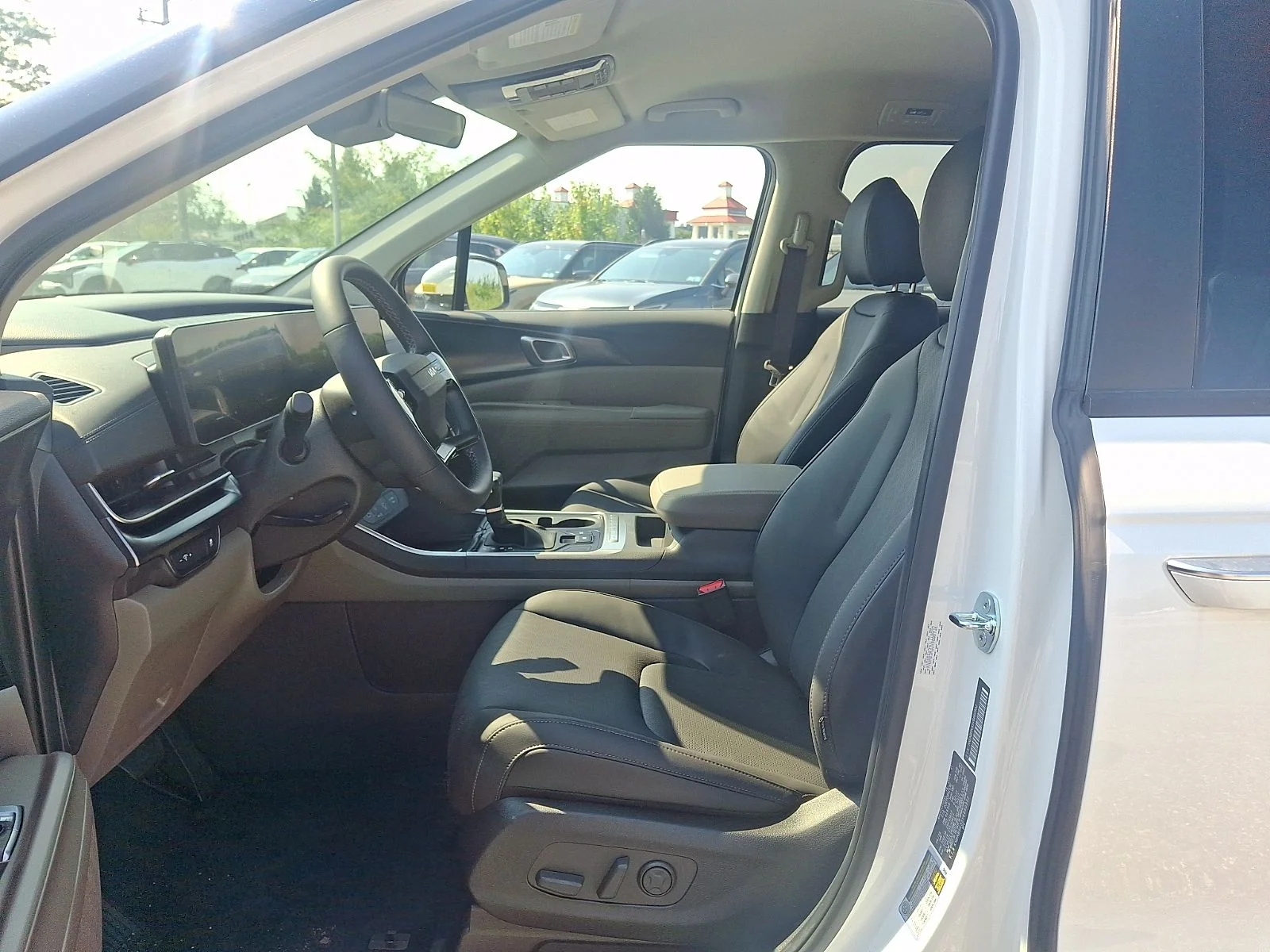 New 2027 White Kia LXS image 12