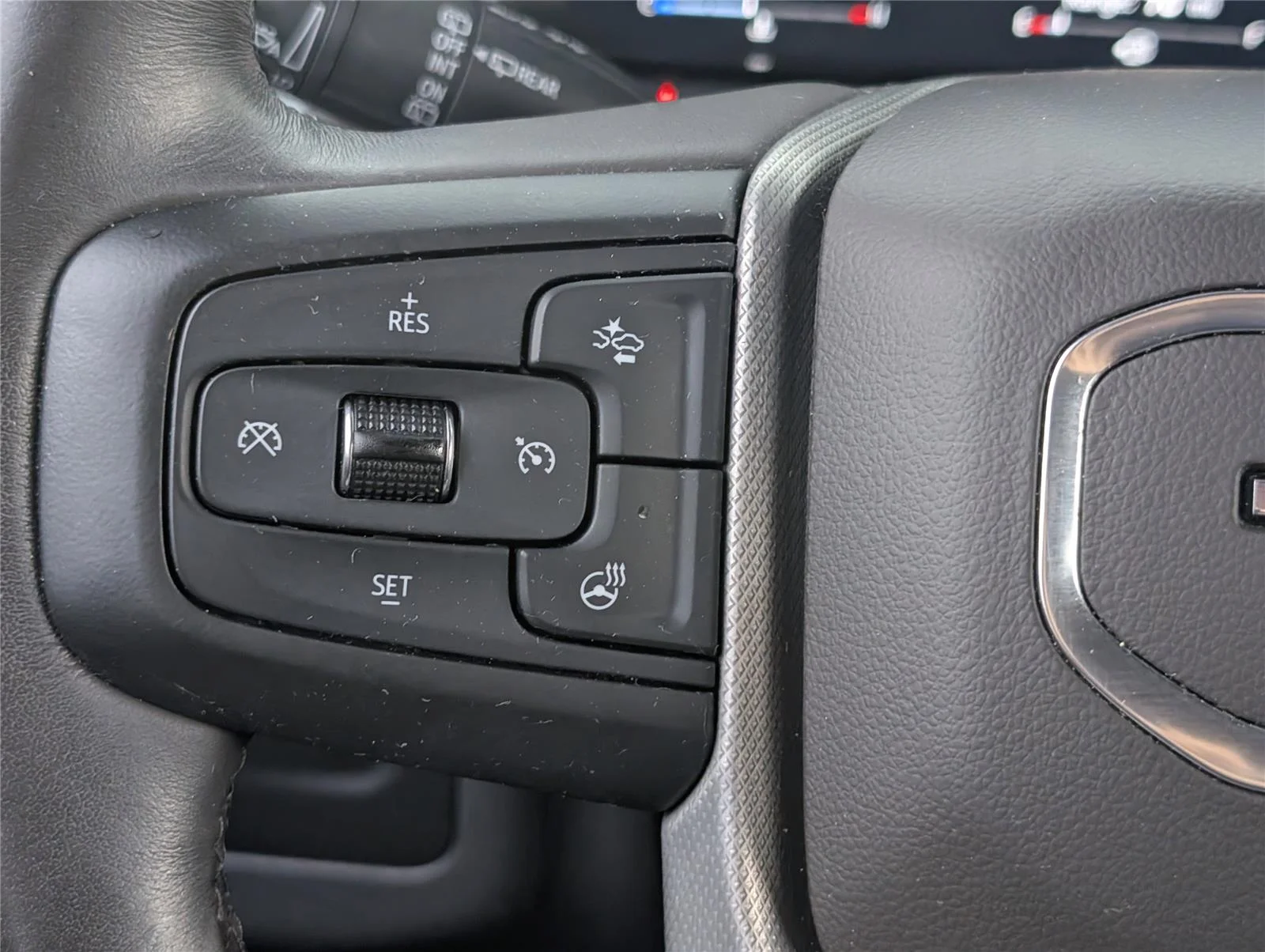 Used 2022 White Frost Tricoat GMC Denali image 29