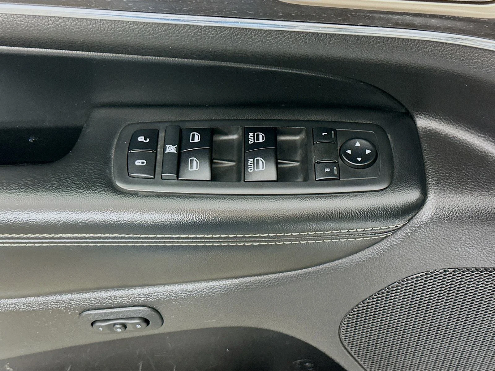 Used 2017 Bright White Clearcoat Jeep Limited image 19