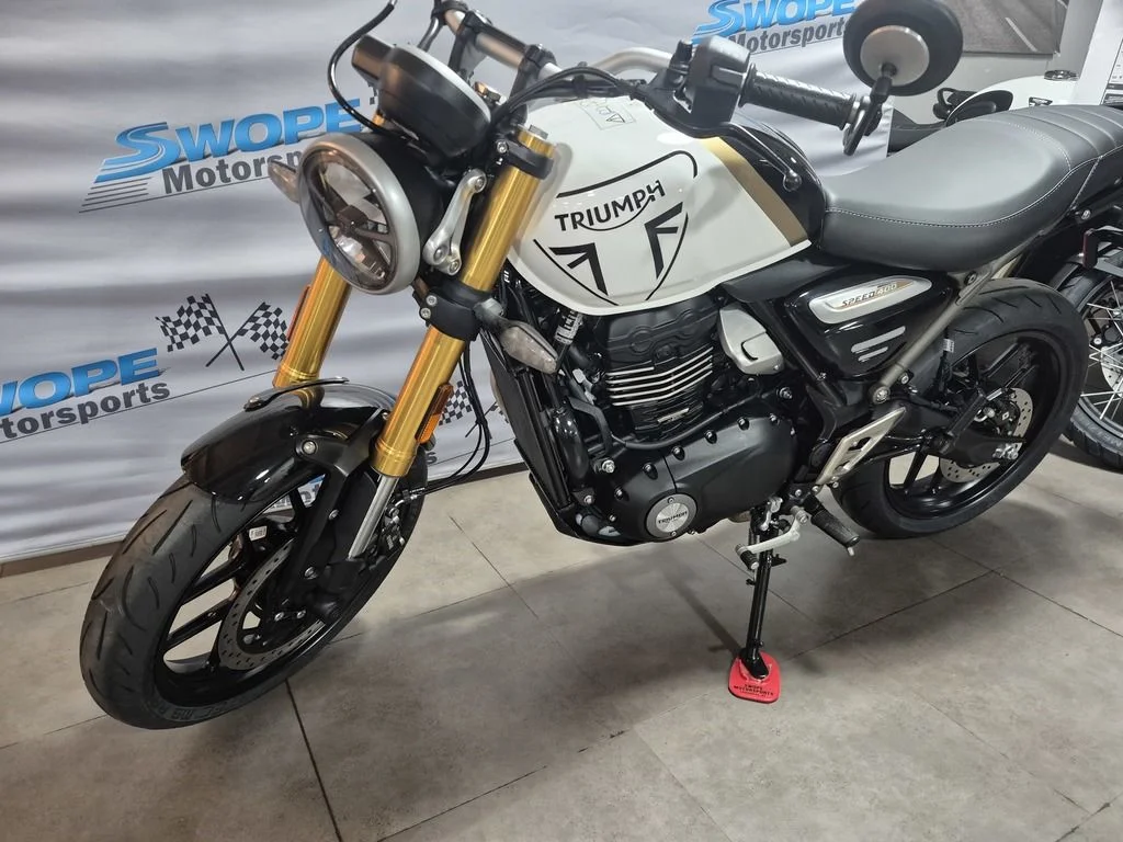 New 2026 White/Black Triumph Base image 4