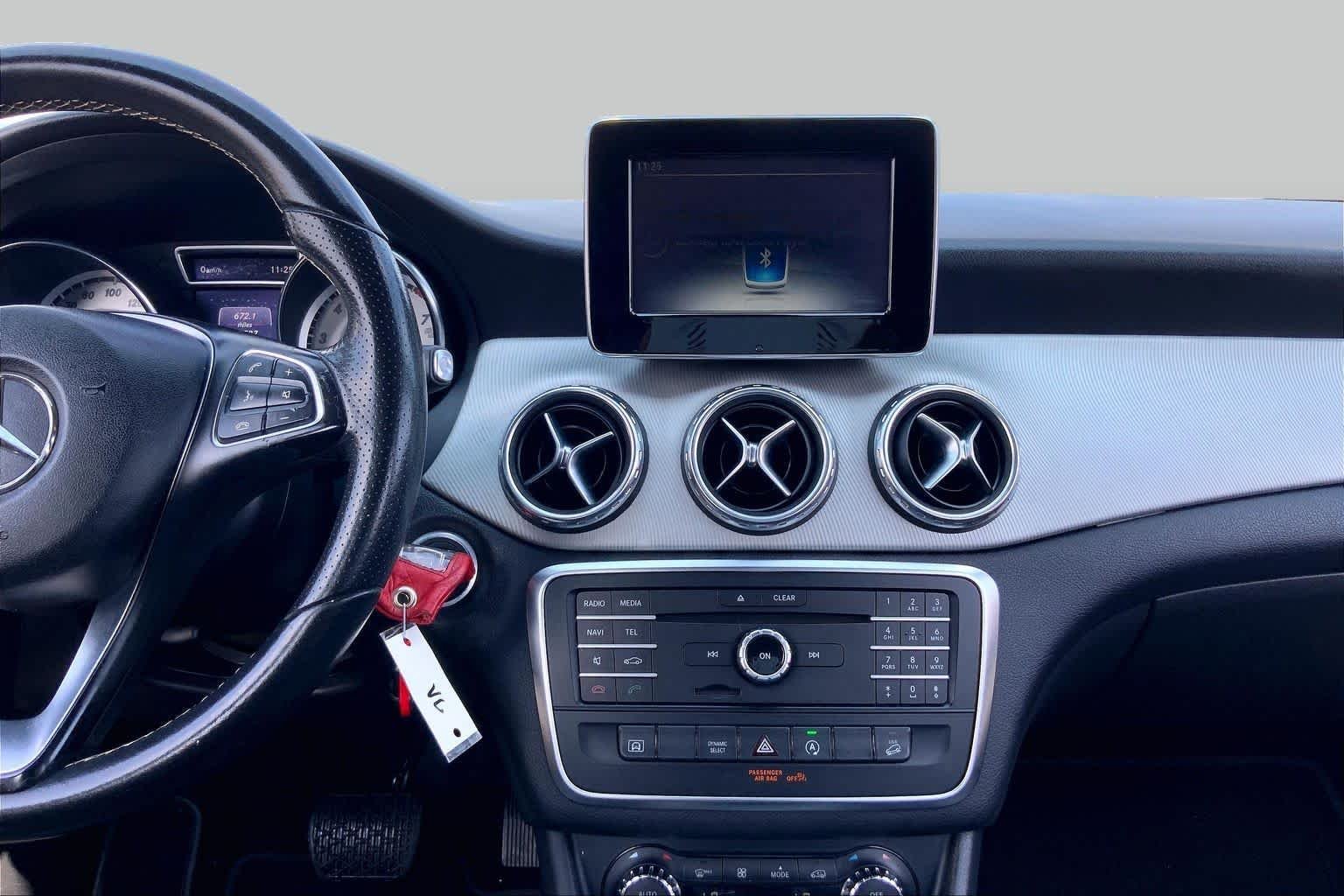 Used 2017 Cirrus White Mercedes-Benz GLA 250 image 7
