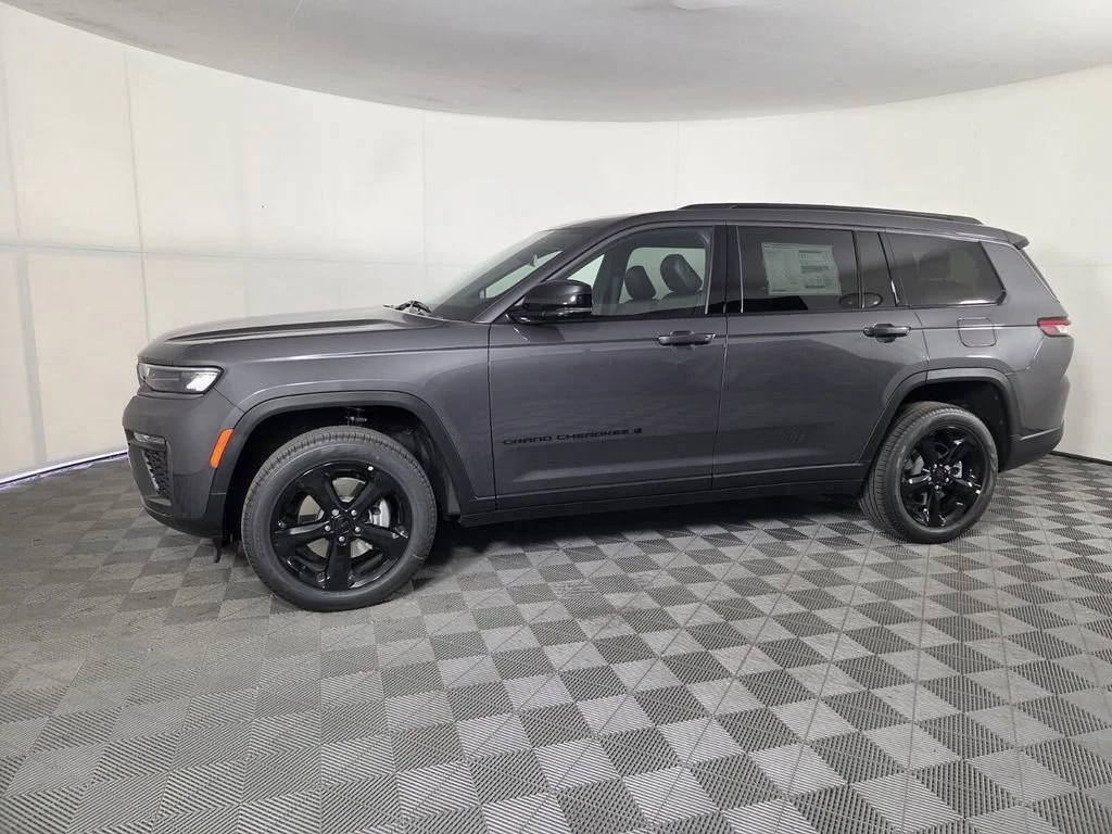New 2026 Baltic Gray Metallic Clear-Coat Exterior Paint Jeep Limited image 7