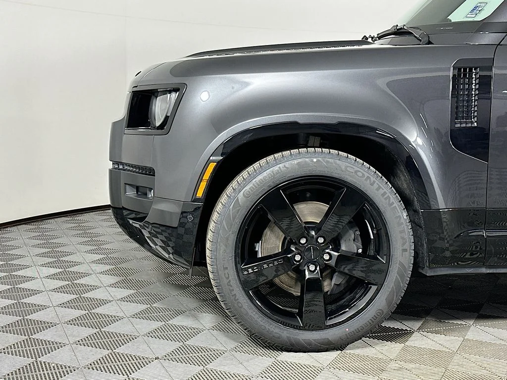 Used 2026 Carpathian Gray Premium Metallic Land Rover X-Dynamic SE image 9