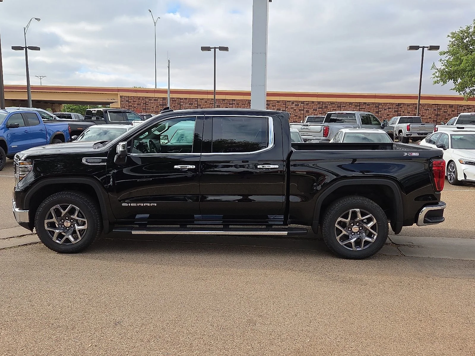 New 2026 Onyx Black GMC SLT image 2