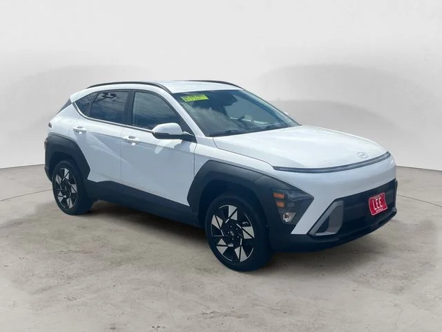 Used 2024 White Hyundai SEL image 7
