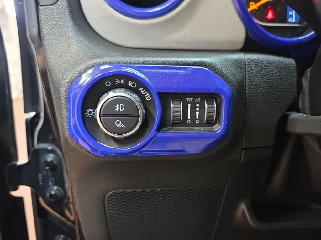 Used 2021 Black Jeep Overland image 27