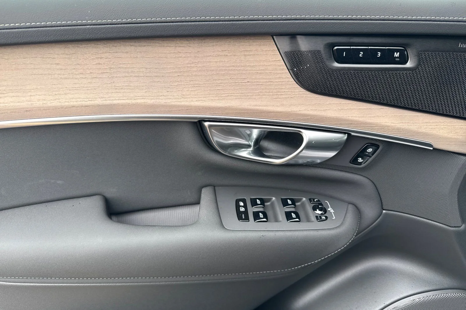 New 2026 Aurora Silver Volvo Plus image 10