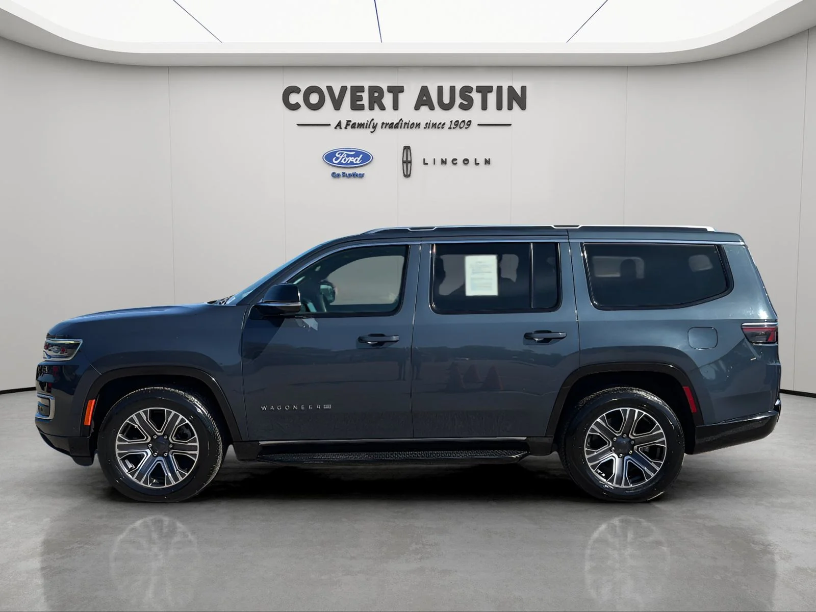 Used 2024  Jeep Series II image 2