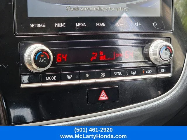 Used 2020 White Mitsubishi SE image 24