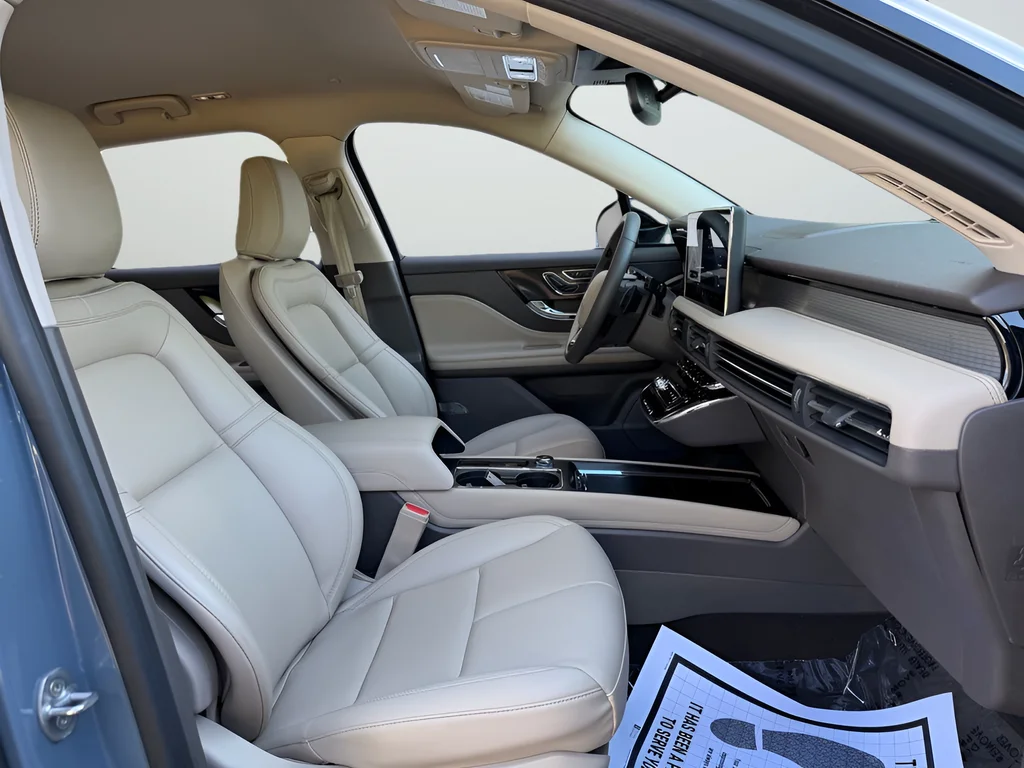 Used 2023 Blue Lincoln Standard image 30