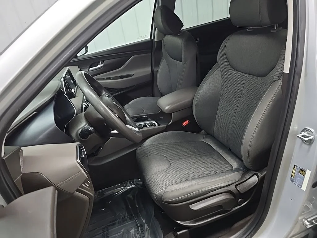 Used 2019 Silver Hyundai SE image 29