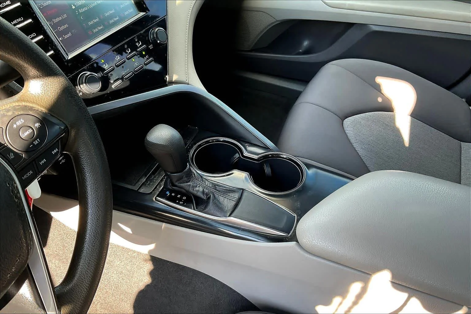 Used 2019 Galactic Aqua Mica Toyota L image 15