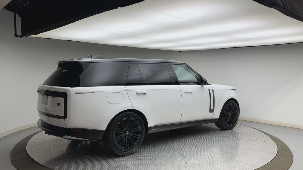 Certified Used 2023 Fuji White Land Rover SE image 2