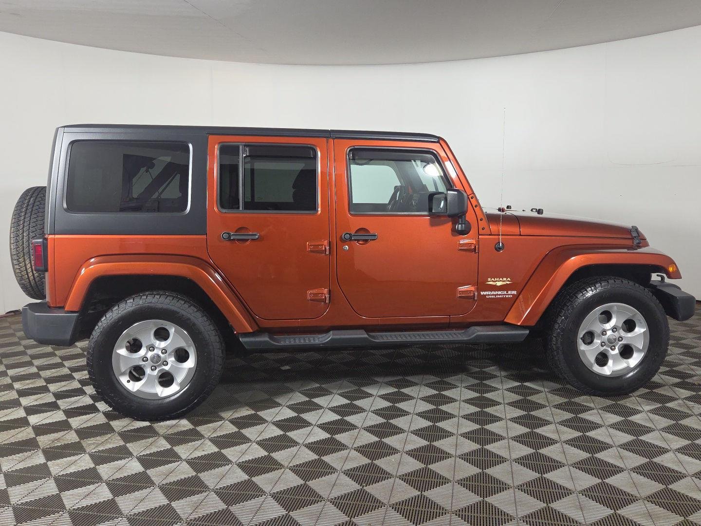 Used 2014 Copperhead Pearlcoat Jeep Sahara image 7