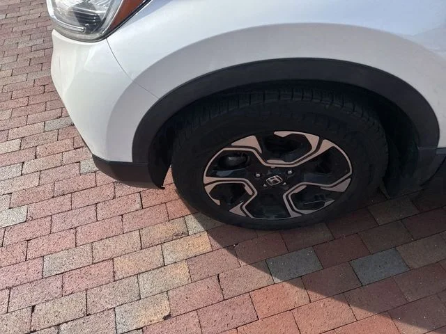 Used 2018 White Honda Touring image 2
