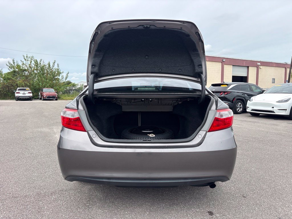 Used 2015 Gray Toyota LE image 15