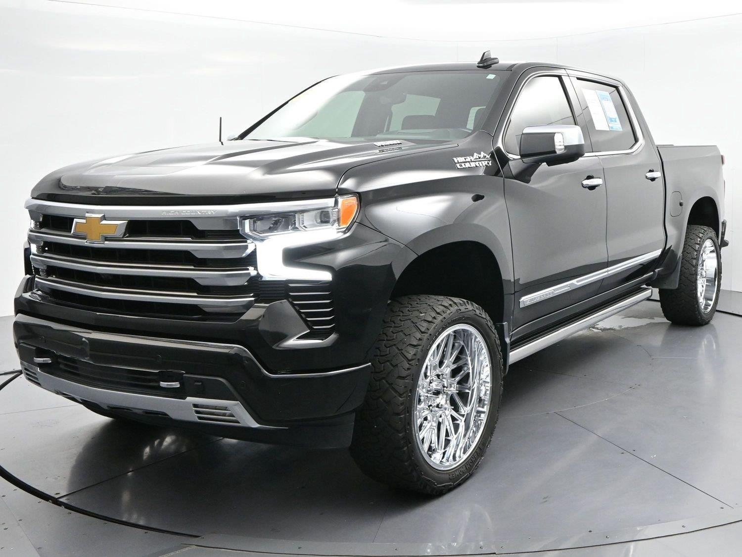 Used 2023 Black Chevrolet High Country image 3