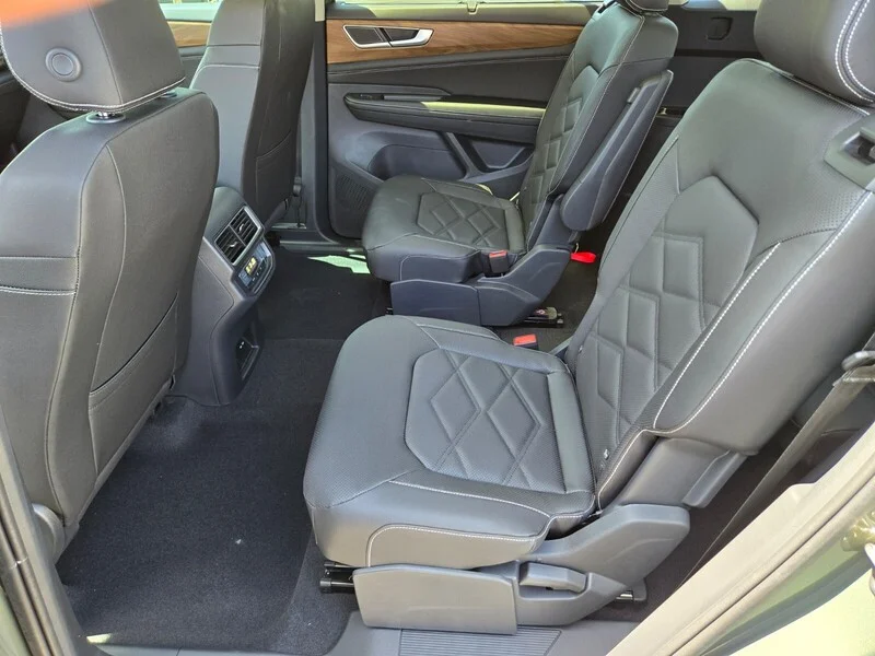New 2026 Green Volkswagen 2.0T SE w/Technology image 7