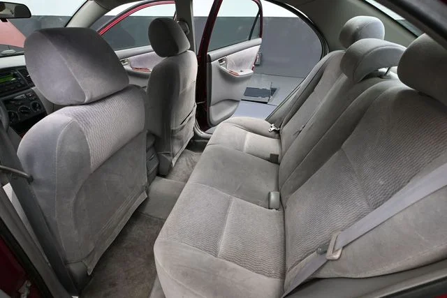 Used 2005 Red Toyota LE image 31
