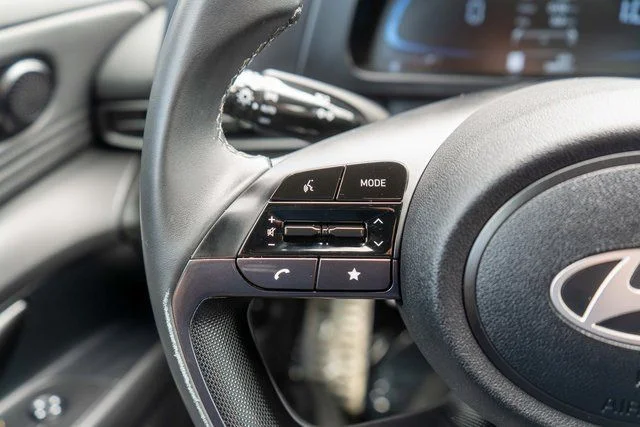 Used 2025 Gray Hyundai SEL Sport image 21
