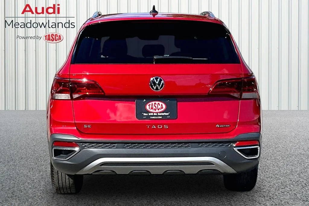 Used 2023 Red Volkswagen 1.5T SE image 5