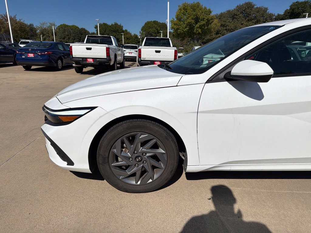 Used 2024 White Hyundai SEL image 2