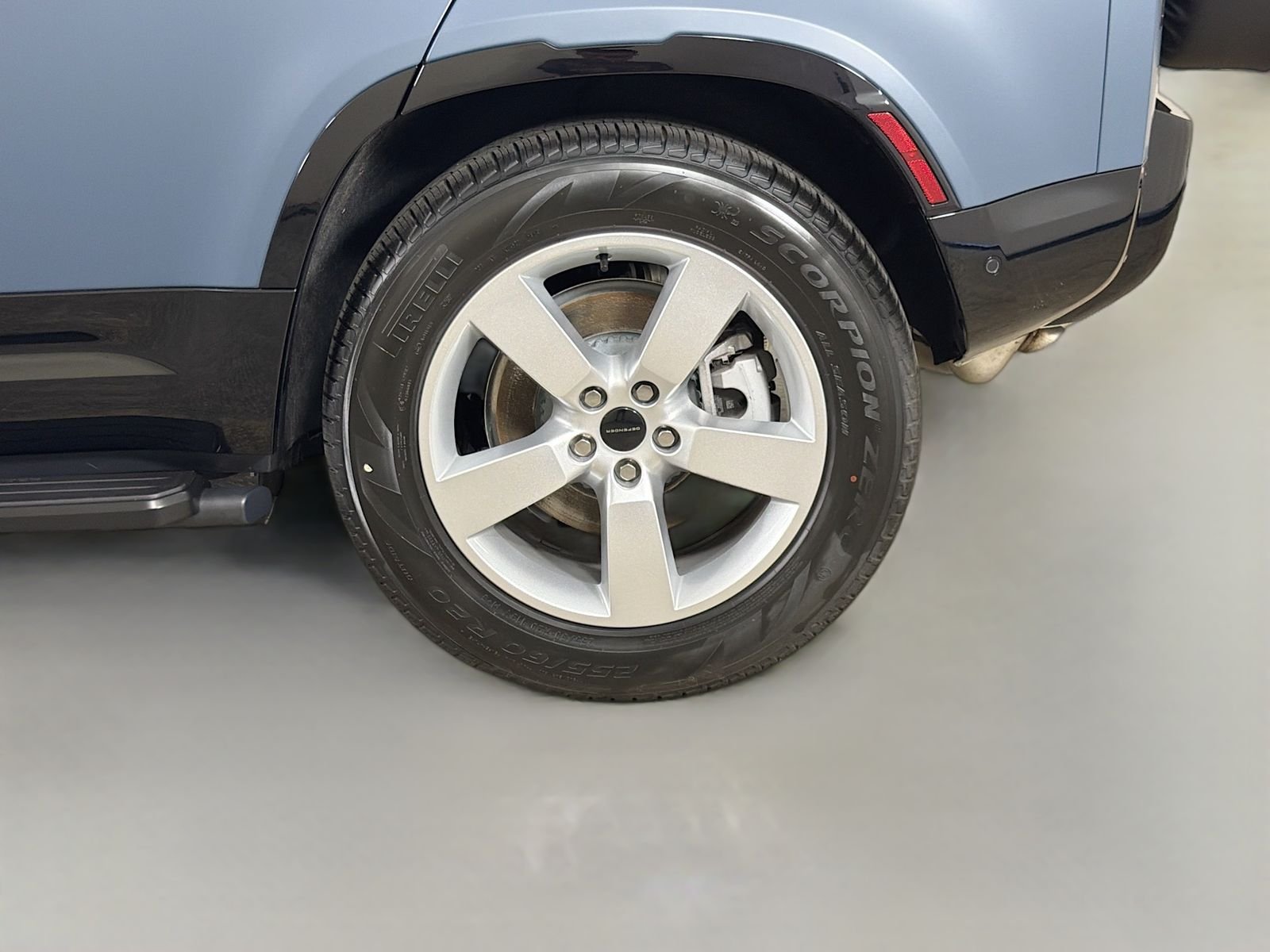 New 2026 Tasman Blue Land Rover X-Dynamic SE image 37