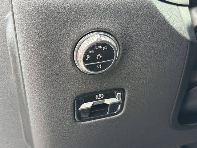 Used 2025 Polar White Mercedes-Benz GLC 300 image 18