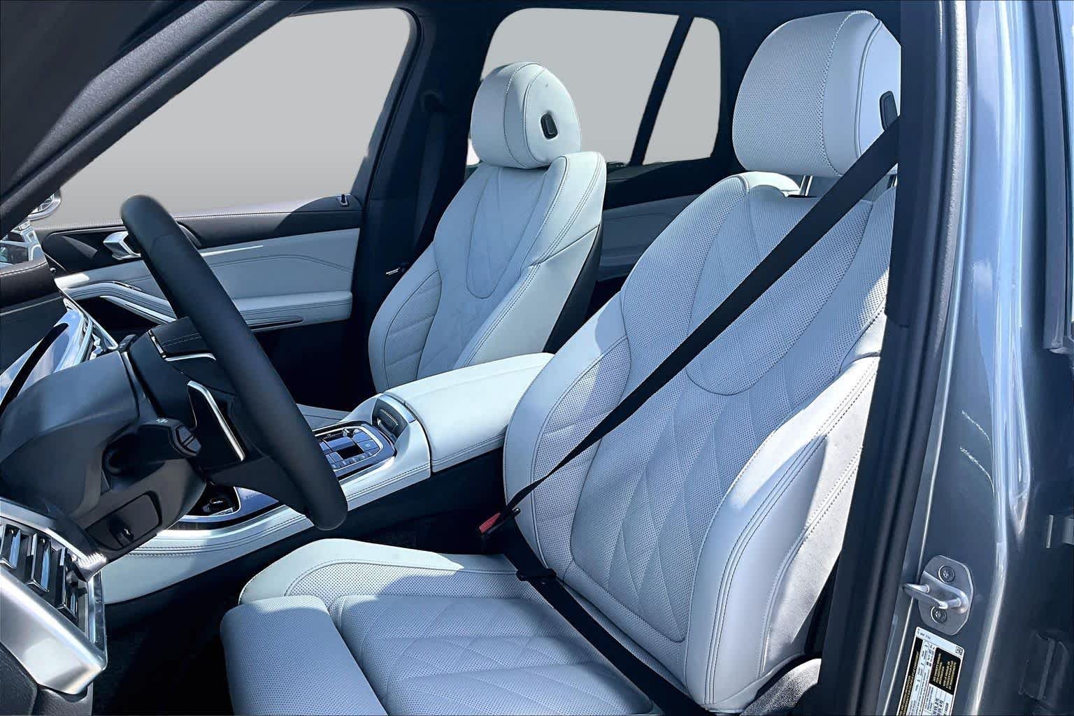 Used 2026 Skyscraper Grey Metallic BMW xDrive50e image 7