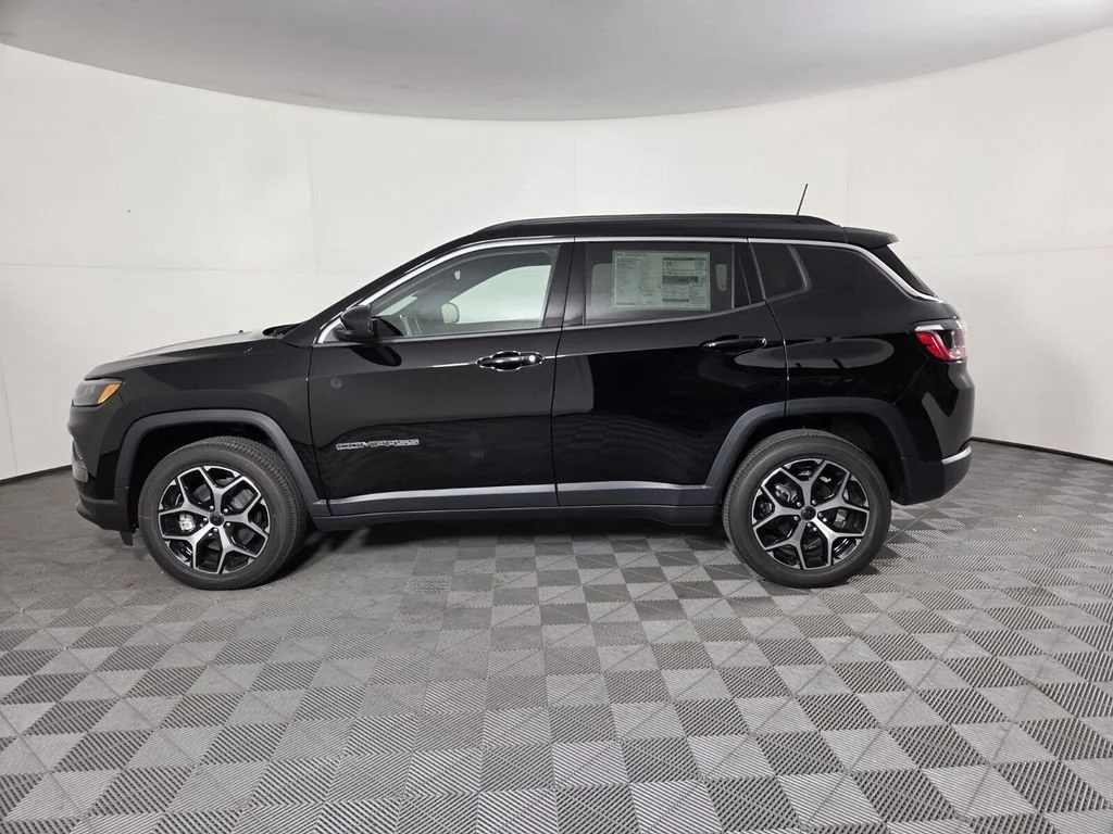 New 2026 Diamond Black Crystal Pearlcoat Jeep Limited image 8