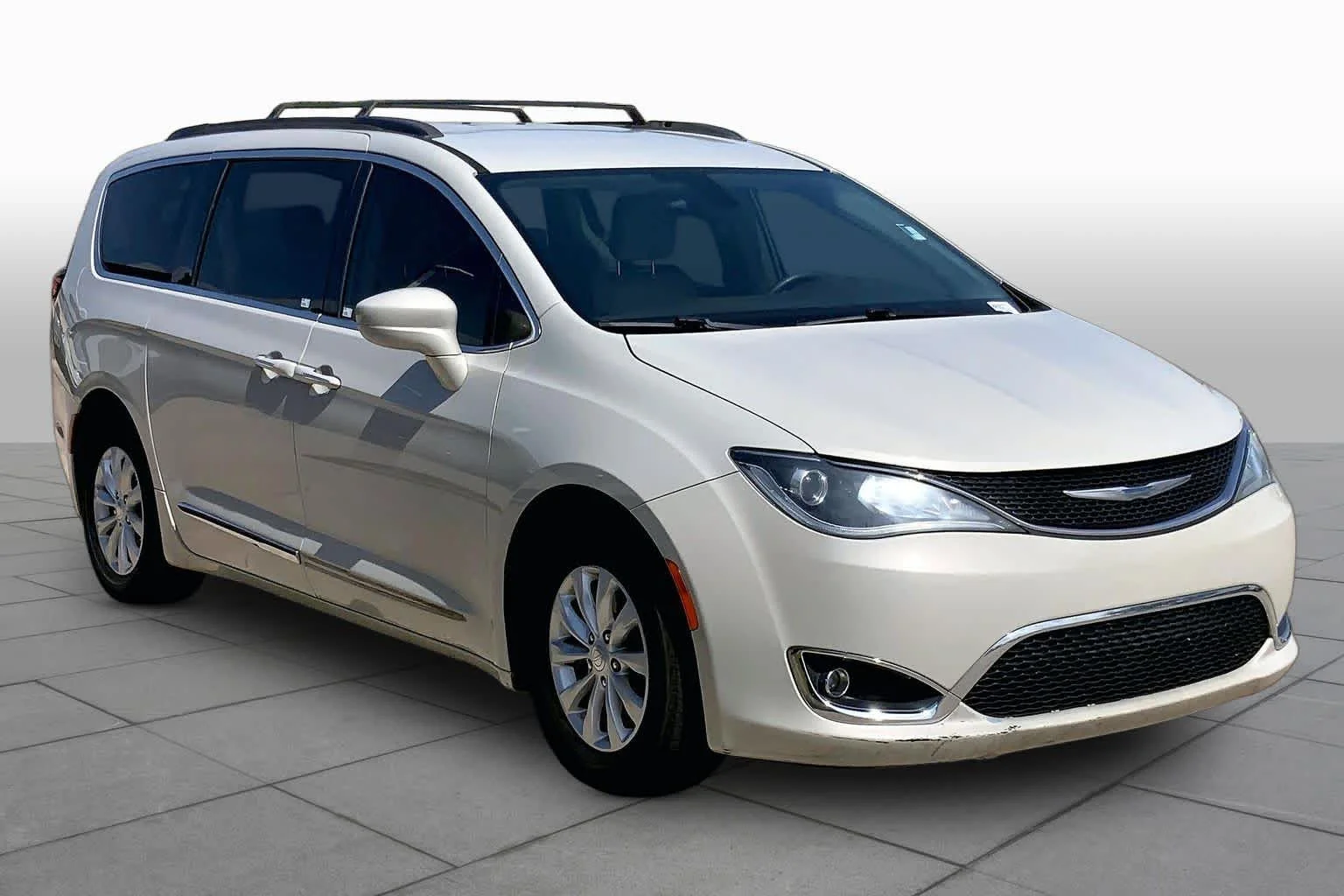 Used 2017 Tusk White Chrysler Touring-L image 2