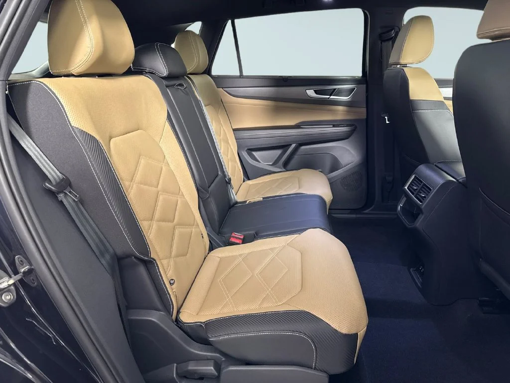 New 2026 Black Volkswagen SE w/Technology image 15