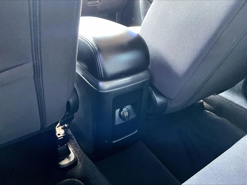 Used 2013 Silver Dodge SE image 35