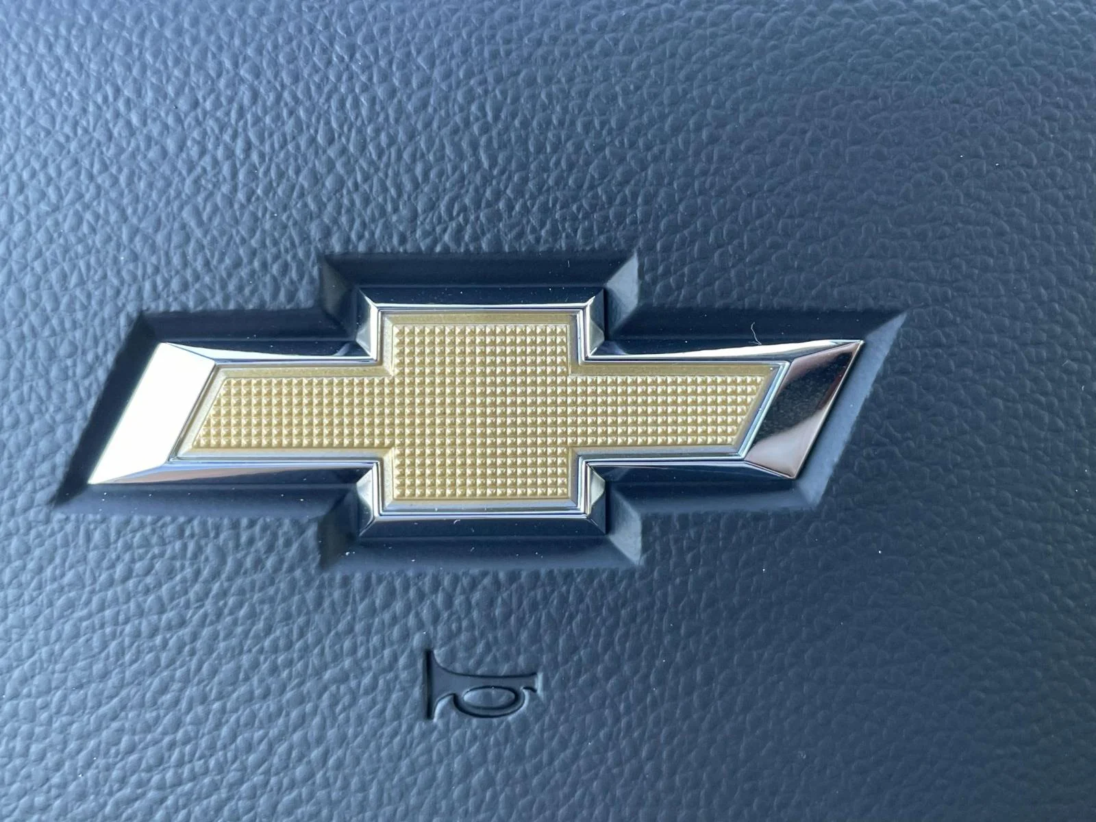 New 2026 Summit White Chevrolet LT DRW image 28