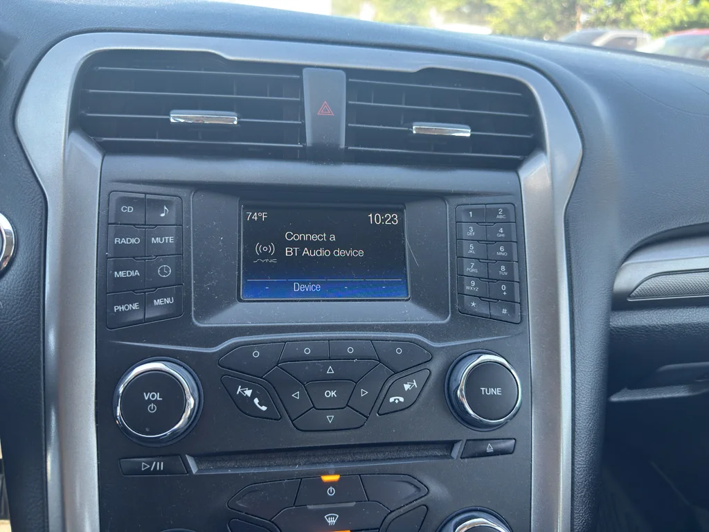 Used 2017 White Gold Ford S image 7