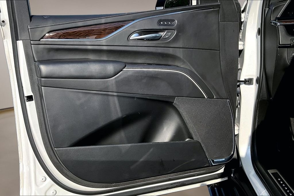 Used 2021 White Cadillac Sport Platinum image 18