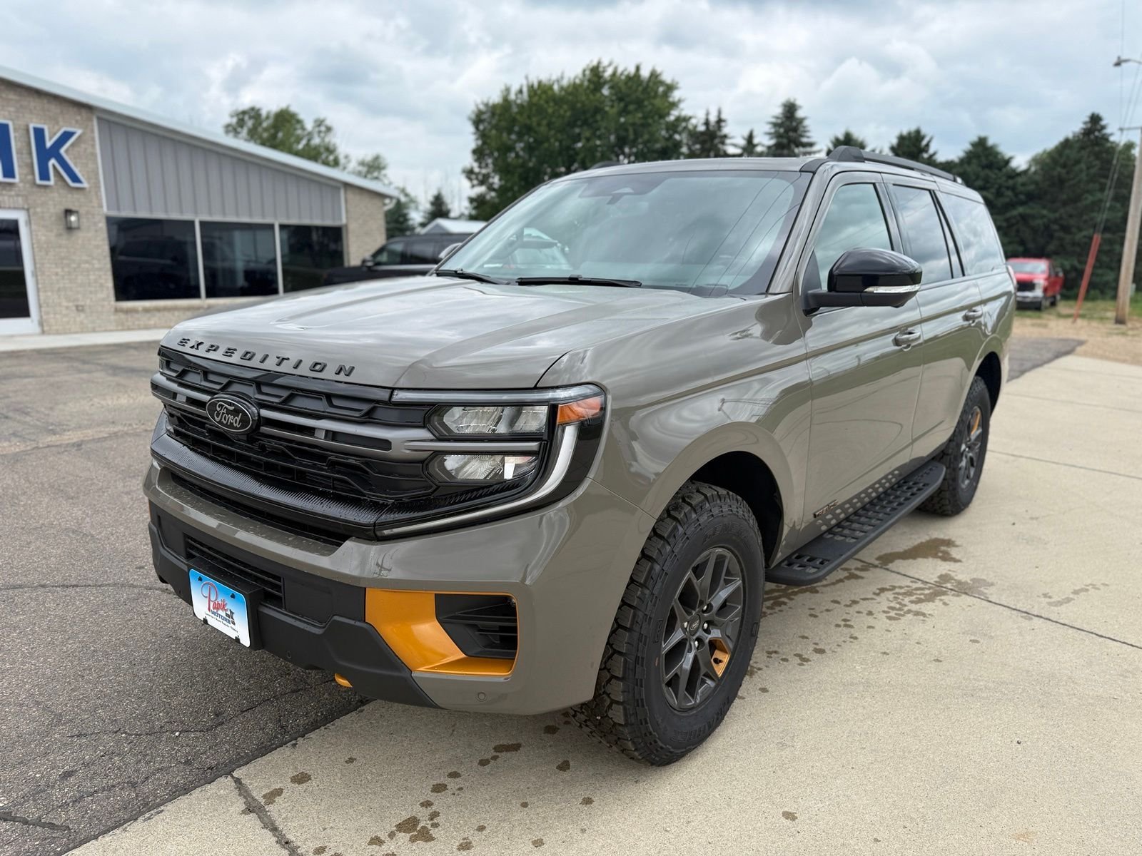 New 2026 Gray Ford Tremor image 2